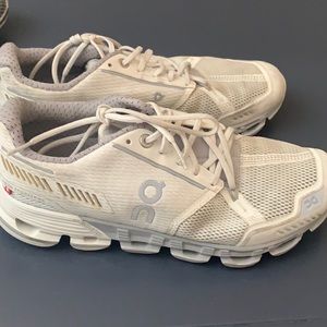 On Cloud running sneakers